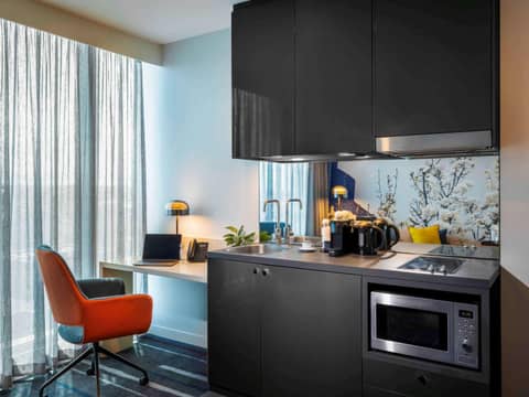 Novotel Melbourne Preston — kitchen