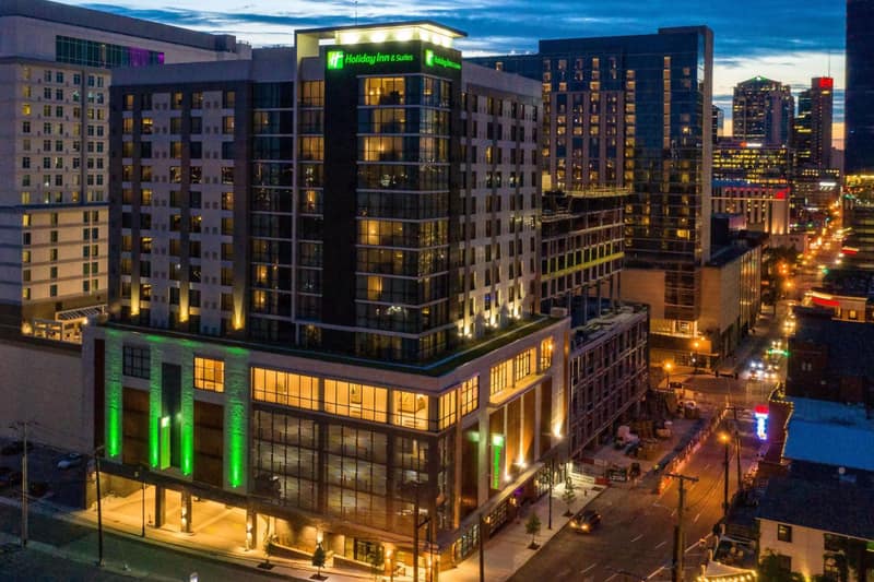 Holiday Inn & Suites Nashville Downtown - Broadway by IHG — building