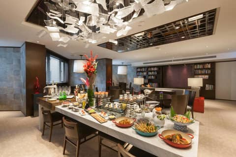 Gateway Hotel Marco Polo — dining