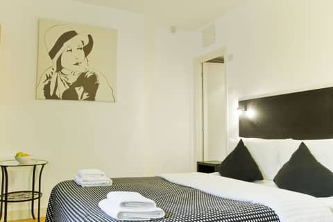 Studios2Let — hotel room