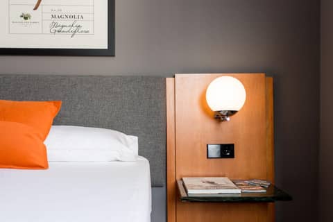 Hotel Malcom and Barret — hotel room