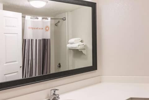La Quinta by Wyndham Orlando Airport - On Property Food Trucks & Free Airport Shuttle! — photo 5