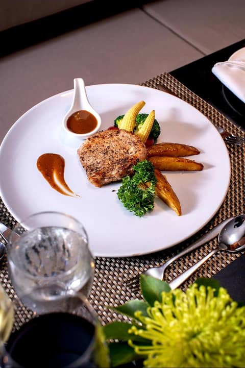 S Ratchada Leisure Hotel — dining
