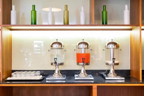 S Ratchada Leisure Hotel — dining