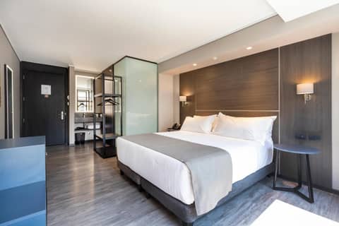 Ola Santiago Providencia Tapestry Collection by Hilton — hotel room