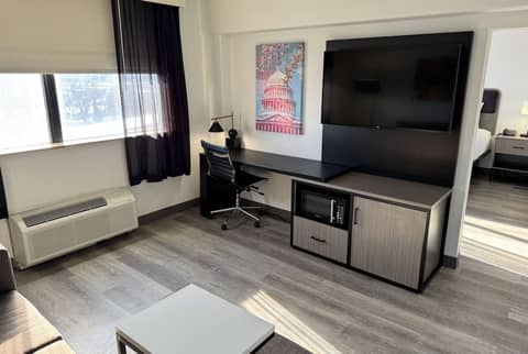 Holiday Inn Express And Suites Washington Dc Noma by IHG — photo 9