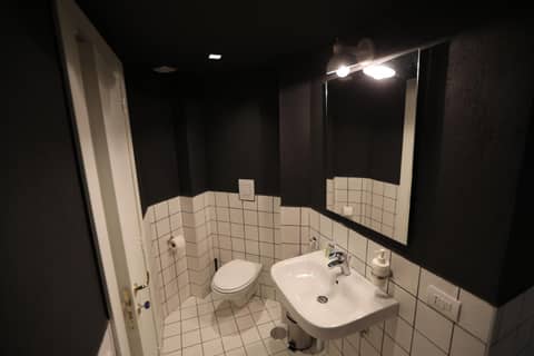 The Station Napoli — bathroom