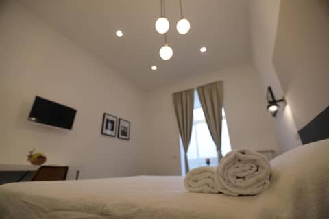 The Station Napoli — hotel room