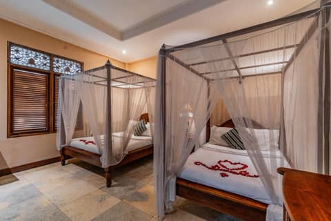 Honeymoon Guesthouse — hotel room