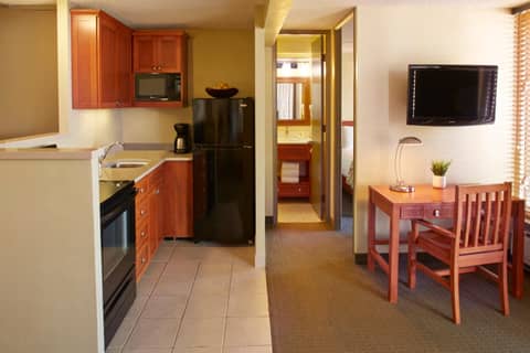 Pacific Monarch Hotel — kitchen