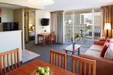 Pacific Monarch Hotel — hotel room