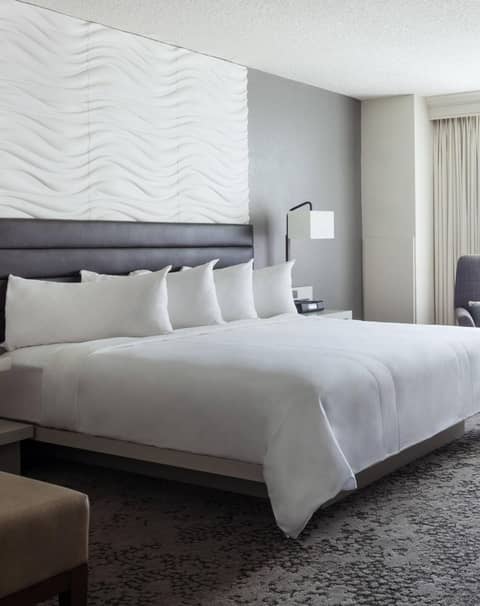 Fort Lauderdale Marriott North — hotel room