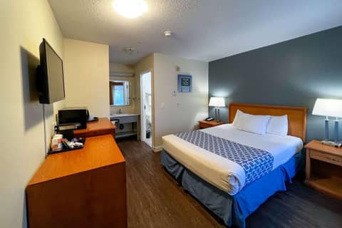 Econo Lodge Inn & Suites Calgary - University — photo 6