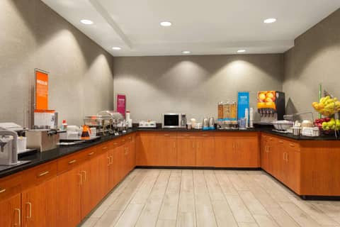 Hampton Inn & Suites Denver-Cherry Creek — photo 2