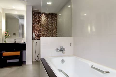 Ramada Plaza by Wyndham Bangkok Menam Riverside — photo 5