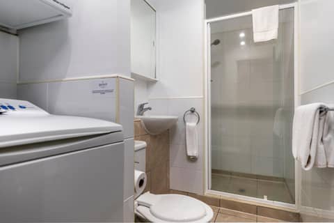 Quest on Queen Serviced Apartments — photo 7