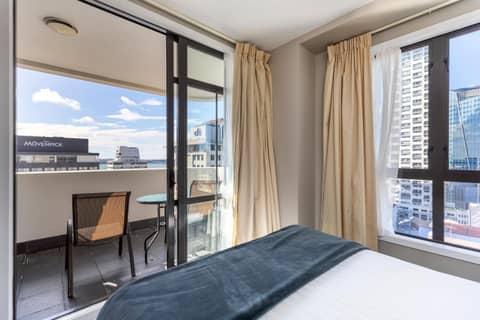 Quest on Queen Serviced Apartments — photo 8