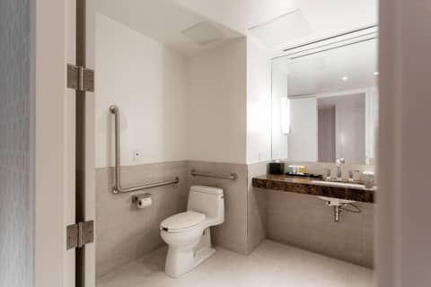 Sutton Place Hotel Toronto — photo 2