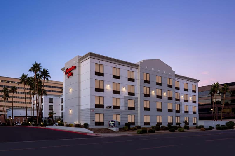 Hampton Inn Phoenix - Biltmore — building