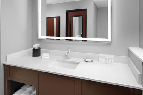 Hampton Inn Phoenix - Biltmore — photo 8