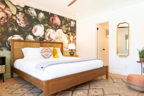 Fleur Noire Hotel - 21 and Over — hotel room