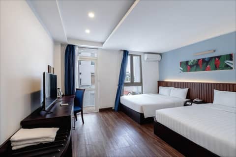 King Hotel — hotel room