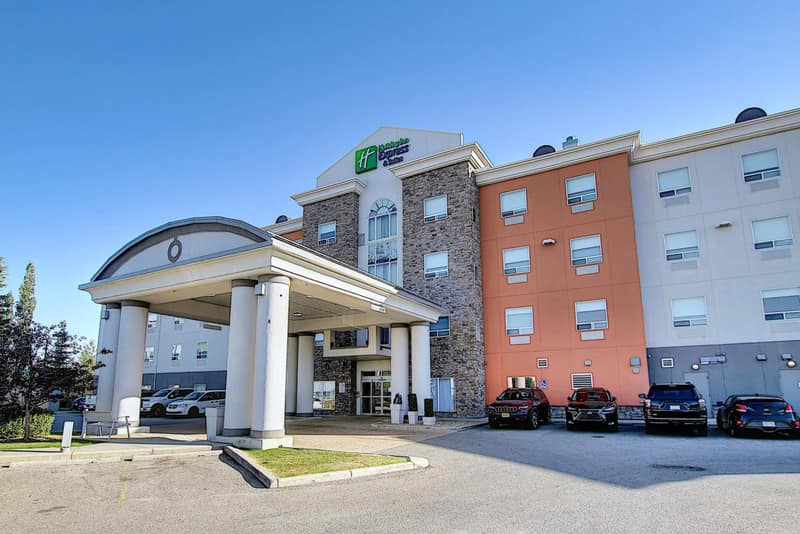 Holiday Inn Express Airport Calgary by IHG — building