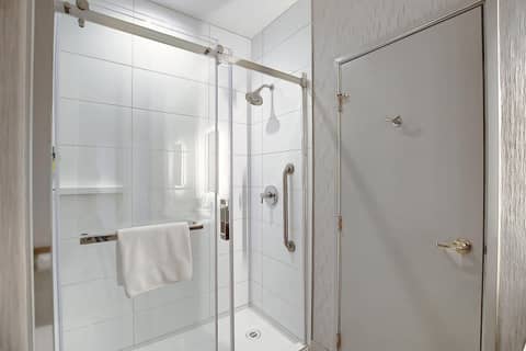 Holiday Inn Express Airport Calgary by IHG — photo 3