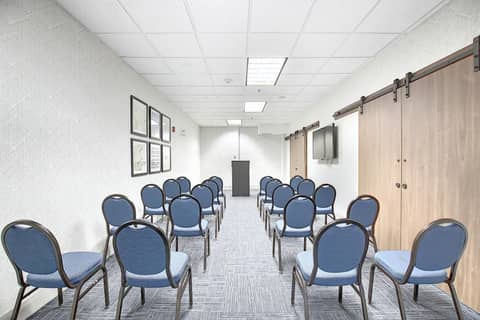 Holiday Inn Express Airport Calgary by IHG — photo 6