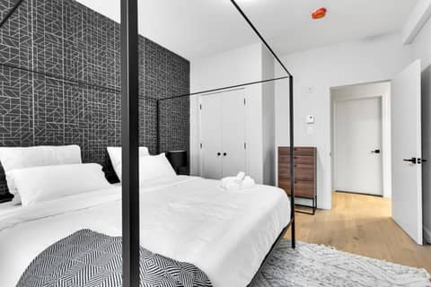 Deluxe Suites Downtown Montreal — bedroom