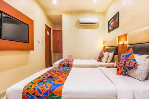 FabHotel Liwa International - Nr Mumbai International Airport — hotel room