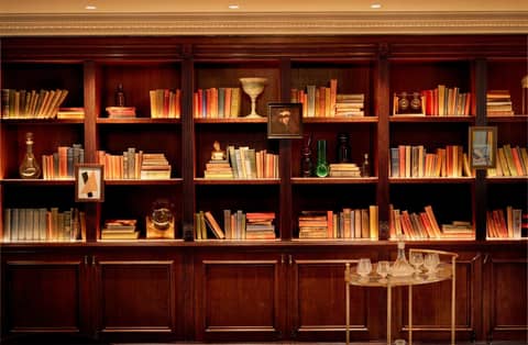 100 Queen's Gate Hotel London Kensington Curio Collection by Hilton — hotel reception