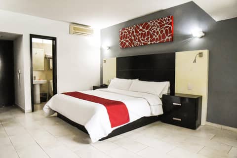 Hotel Expo Plaza Business and Family Guadalajara — hotel room