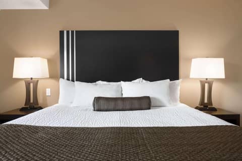 Days Inn by Wyndham Calgary Northwest — photo 8