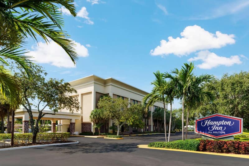 Hampton Inn Ft. Lauderdale-Cypress Creek — building