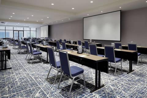 DoubleTree By Hilton Montreal — photo 9