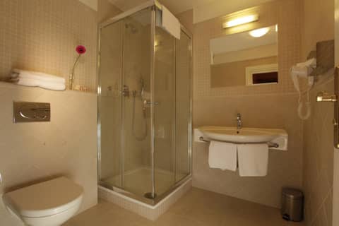 Hotel Rott — bathroom