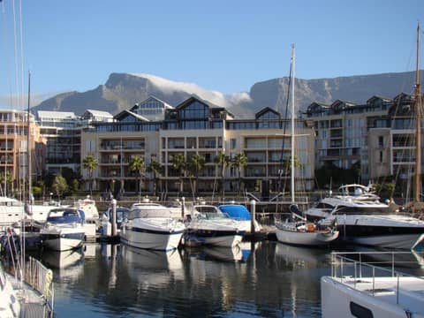 Mountain Marina Luxury Apartments — photo 2