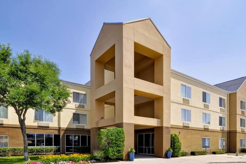 Fairfield Inn & Suites Dallas Medical/Market Center — building