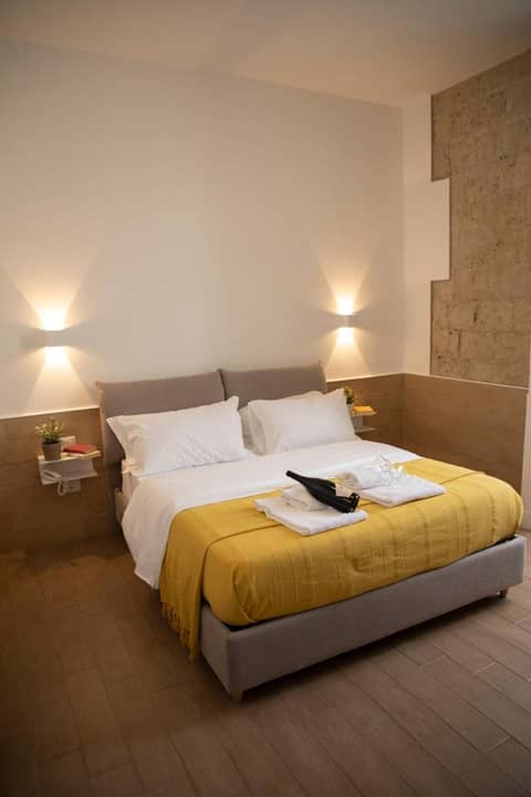 H22 Hotel — bedroom