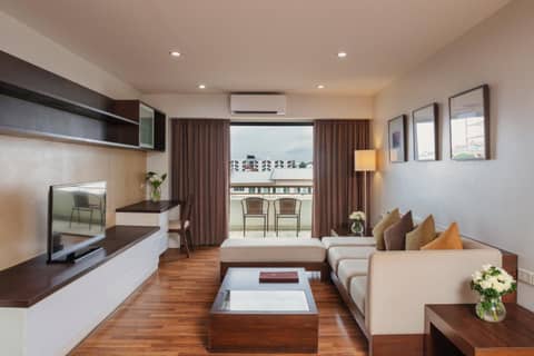 The Grand Napat — hotel room
