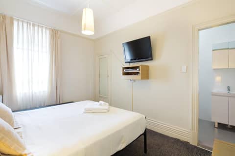 Neutral Bay Lodge — hotel room