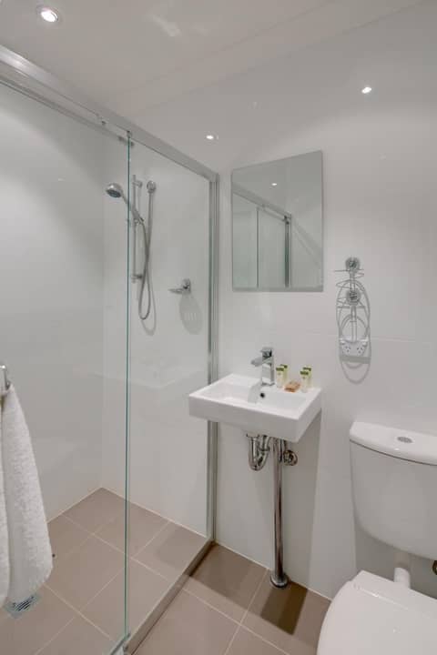 Neutral Bay Lodge — bathroom