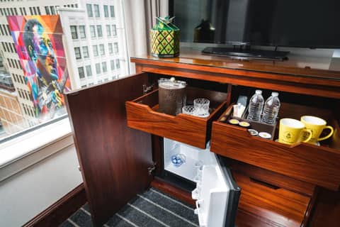 Staypineapple, An Iconic Hotel, The Loop — photo 9