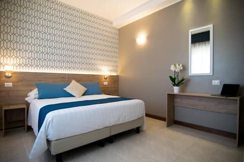 Hotel Pacific — hotel room