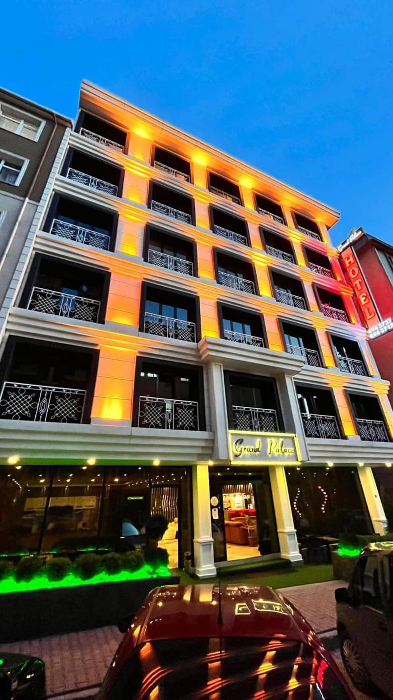 Grand Palace Hotel — building