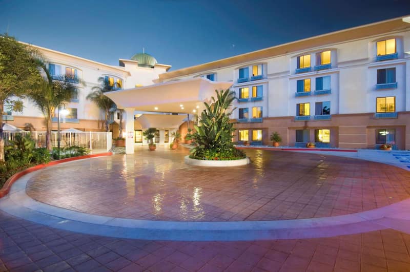 Hampton Inn San Diego/Del Mar — building