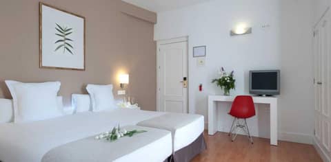 Hotel Alcázar — bedroom