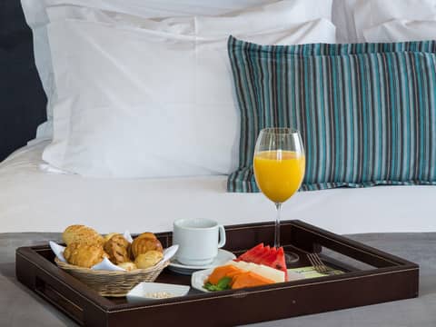 Radisson Hotel Phoenix Airport — dining