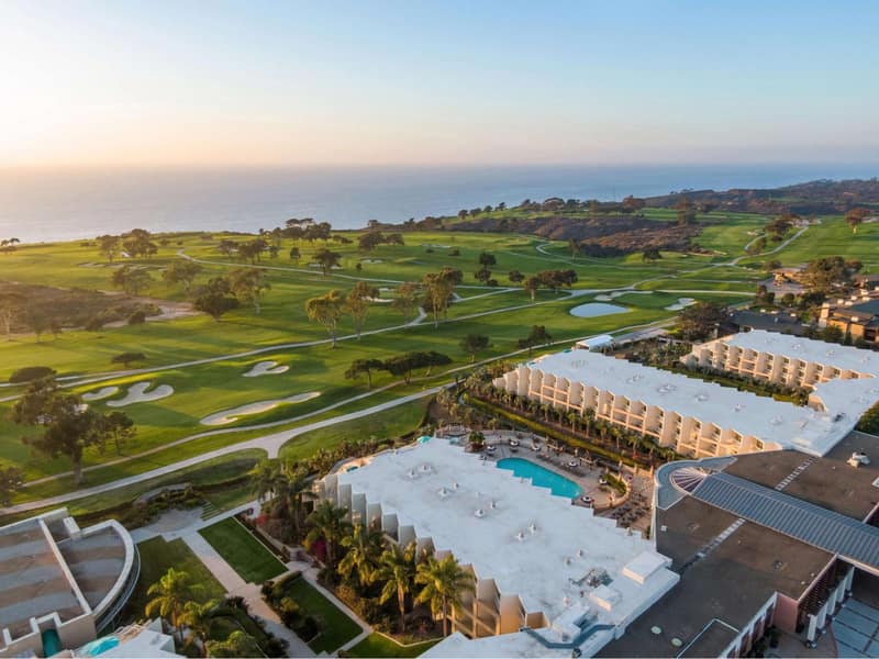 Hilton La Jolla Torrey Pines — building